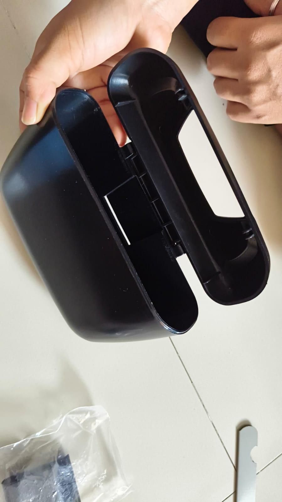 Compact Clip-On Car Dustbin
